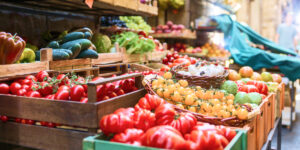 Wochenmarkt auf Mallorca mit Obst und Gemüse
