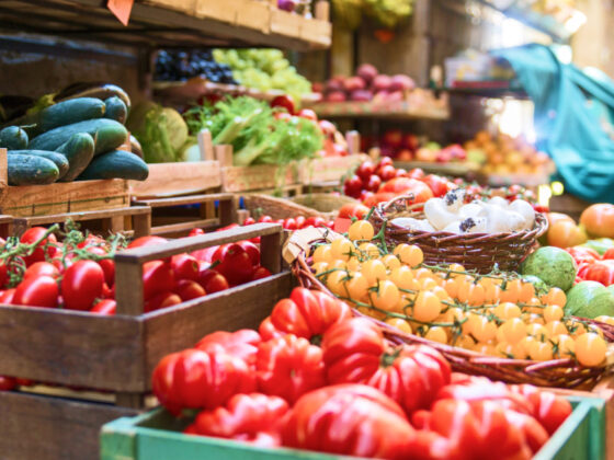Wochenmarkt auf Mallorca mit Obst und Gemüse