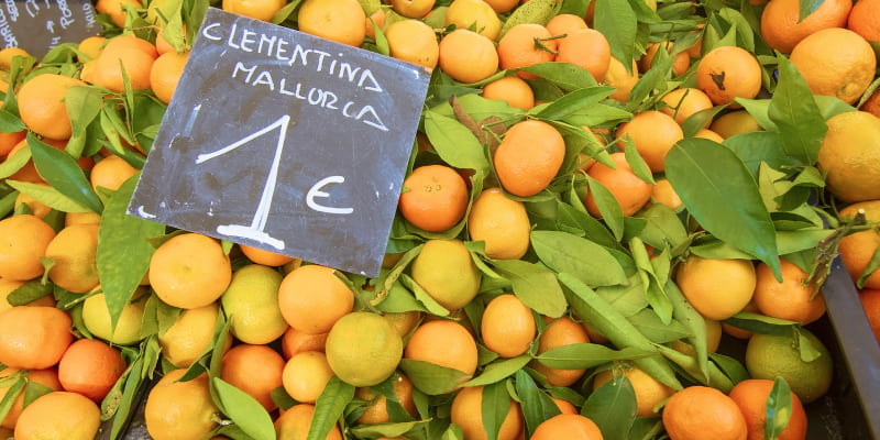 Clementinen auf Wochenmarkt auf Mallorca