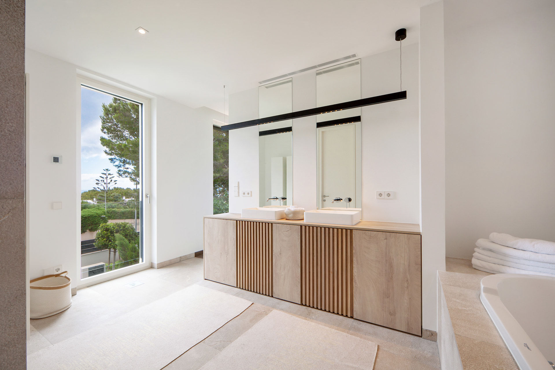 Moderne Neubauvilla in Sol de Mallorca mit Meerblick - Badezimmer 1