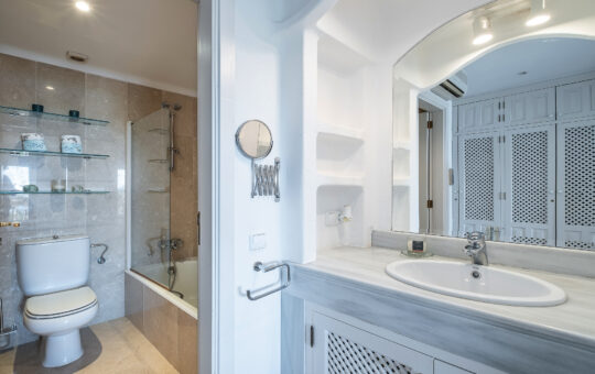 Mediterranean Apartment with dream views of the port - Bathroom 1