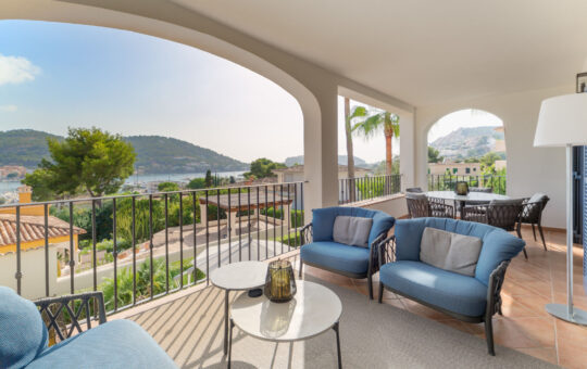 Mediterranes Duplex-Appartement mit Hafenblick - Überdachte Terrasse mit Hafenblick