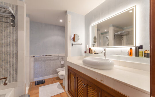 Mediterranean duplex apartment with port views - Bathroom 2