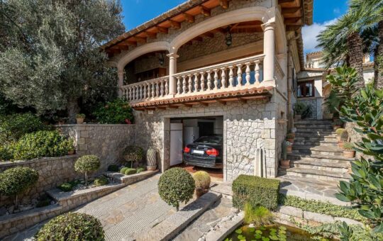 Eindrucksvolle charmante Villa im Herzen von Es Capdellà - Garage und Veranda