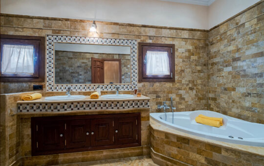 Impressive charming villa in the heart of Es Capdellà - Bathroom 2