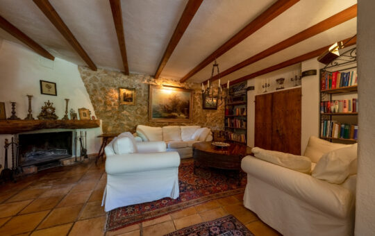 Magnificent Mallorcan finca property with holiday rental license - Living area with fireplace