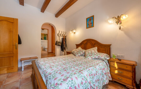 Townhouse on the outskirts of Andratx with stunning mountain views - Bedroom 1