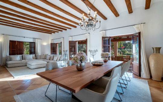 Impressive finca in idyllic location - Living/dining room
