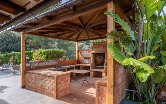 Beautiful finca in peaceful residential area on the outskirts of Esporles - Grill area