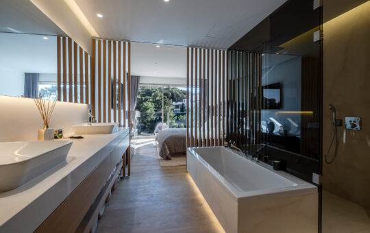 Luxuriöse Doppelhaushälfte in renommierter Residenz mit Meerblick in Port Andratx - Badezimmer 1