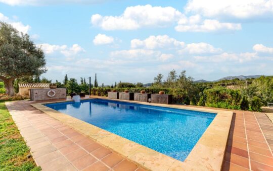 Comfortable finca with stunning panoramic mountain views in Calvià - Pool area