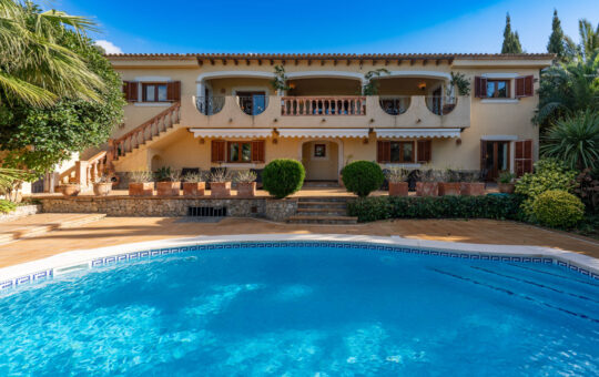 Amplia villa familiar con vistas al puerto en Port Andratx - Villa mediterránea con piscina