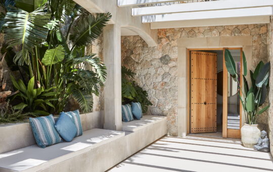 Luxurious new build villa with port views in Puerto de Andratx - Entrance patio