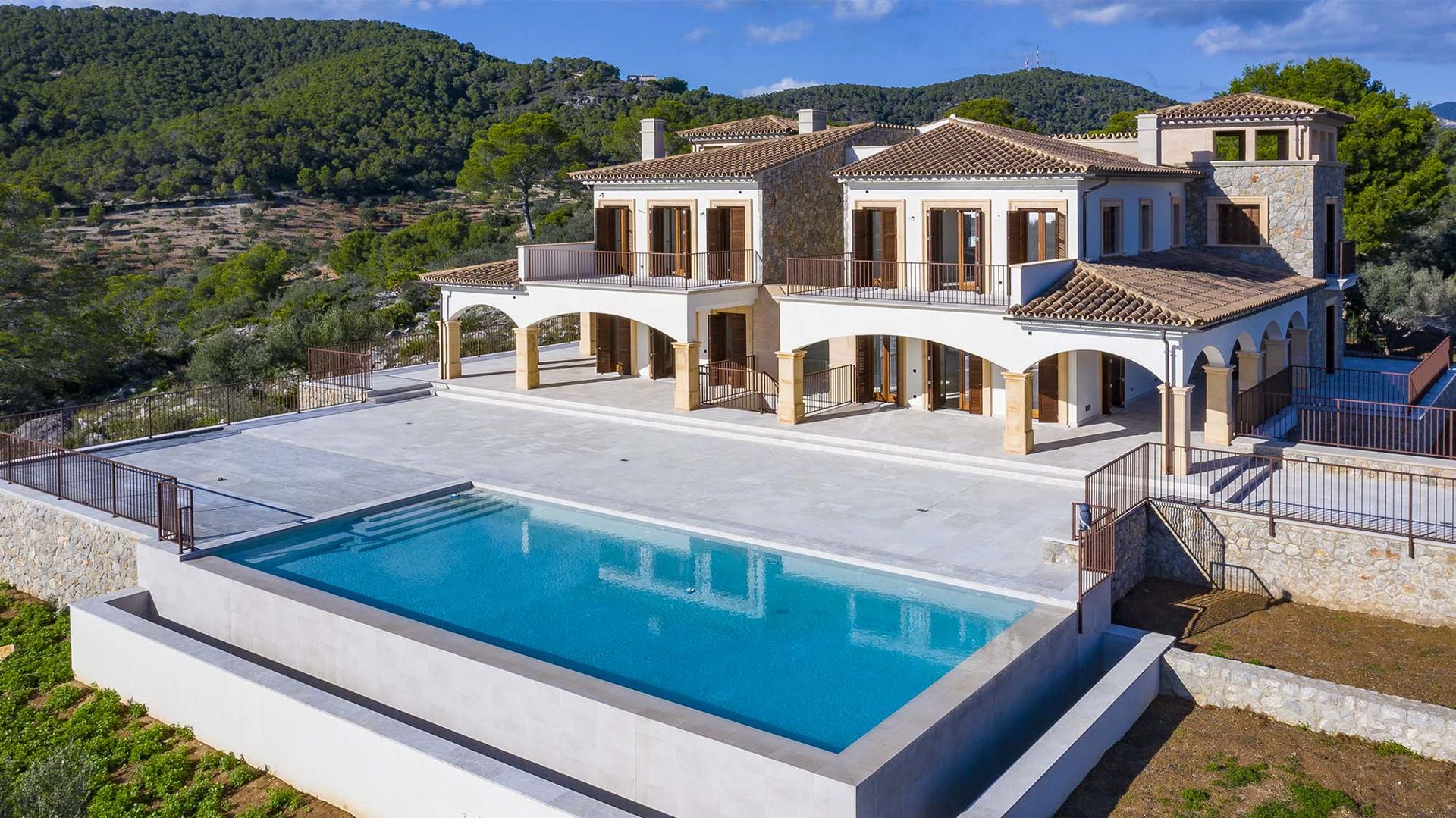 Finca style mansion with sea views in Camp de Mar