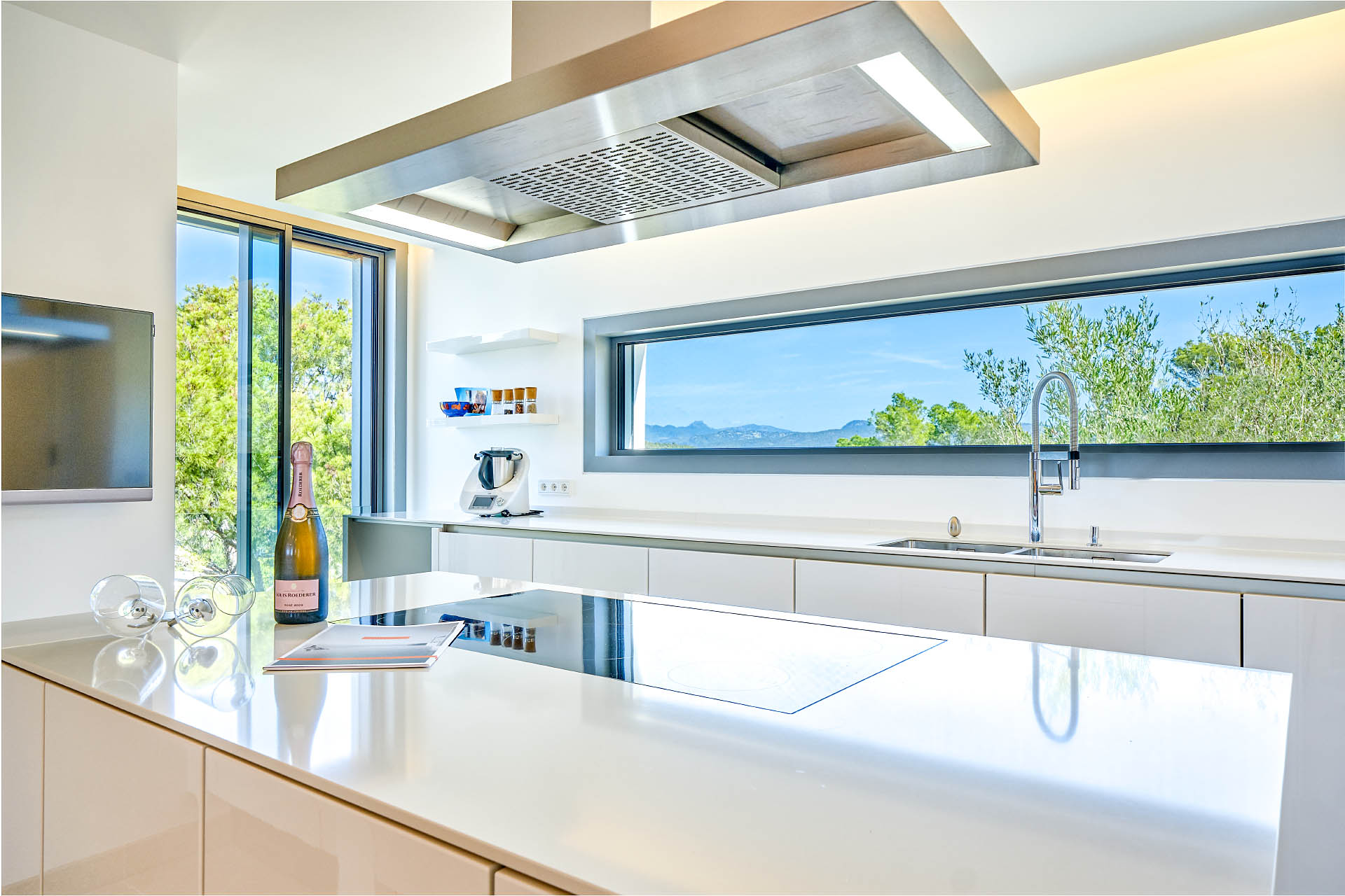 Exceptional villa with fantastic sea views - Kitchen with island
