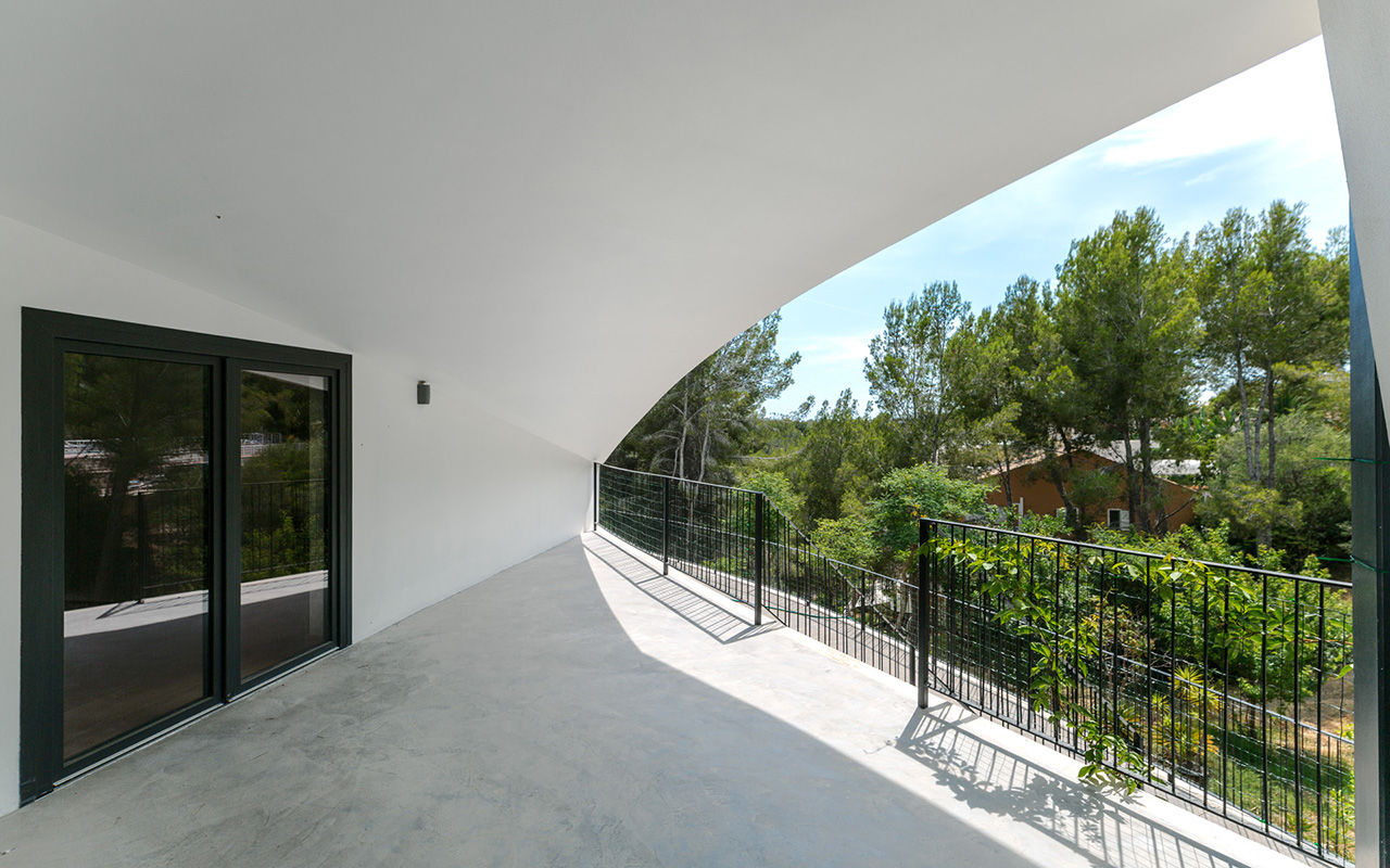 Moderne exklusive Neubau Villa - Überdachte Terrasse im UG