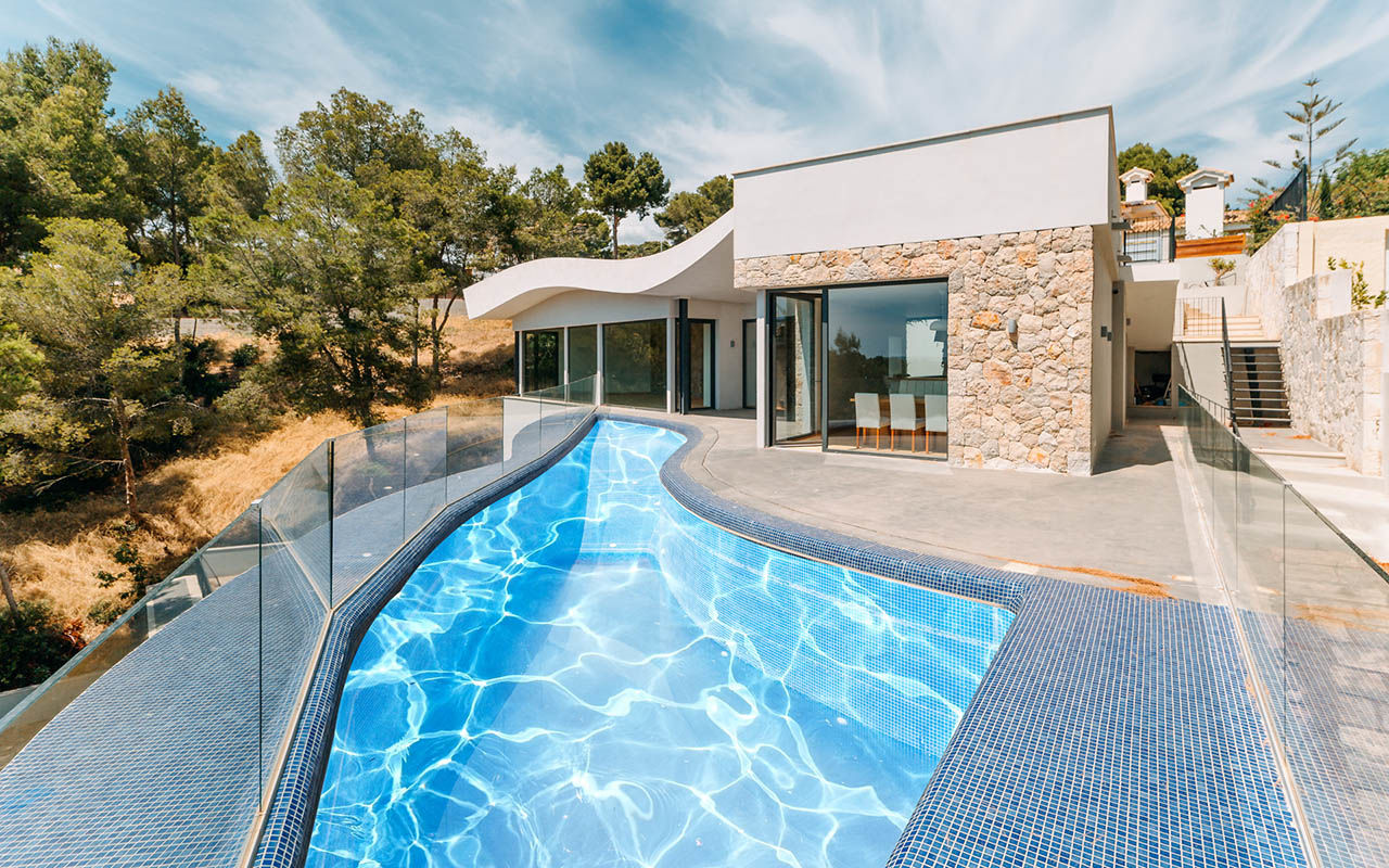 Moderne exklusive Neubau Villa - Moderne Villa mit Pool in ruhiger Lage