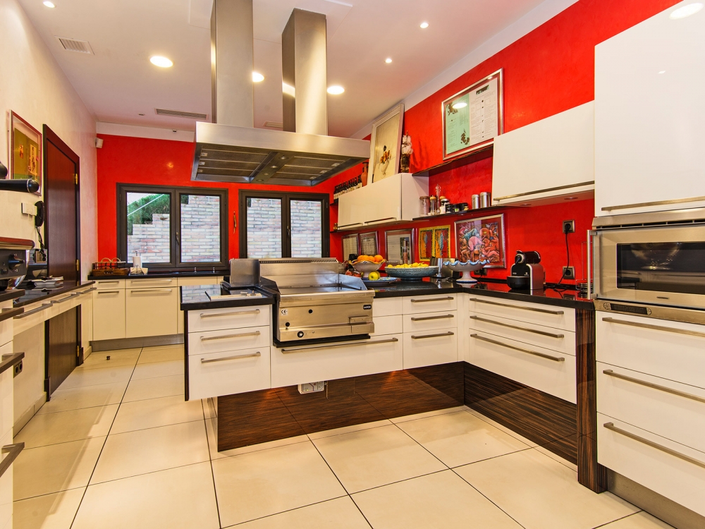 Fantastische Designer Villa am „Real Golf de Bendinat” - Professionell ausgestattete Küche