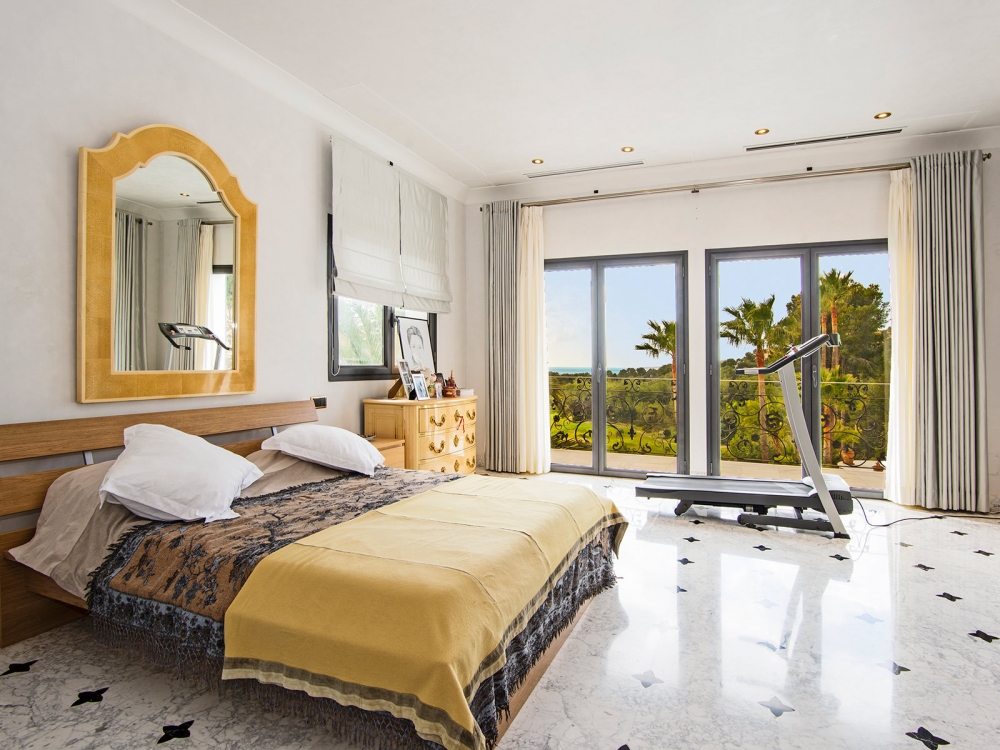 Fantastische Designer Villa am „Real Golf de Bendinat” - Schlafzimmer Suite mit Blick auf den Golf