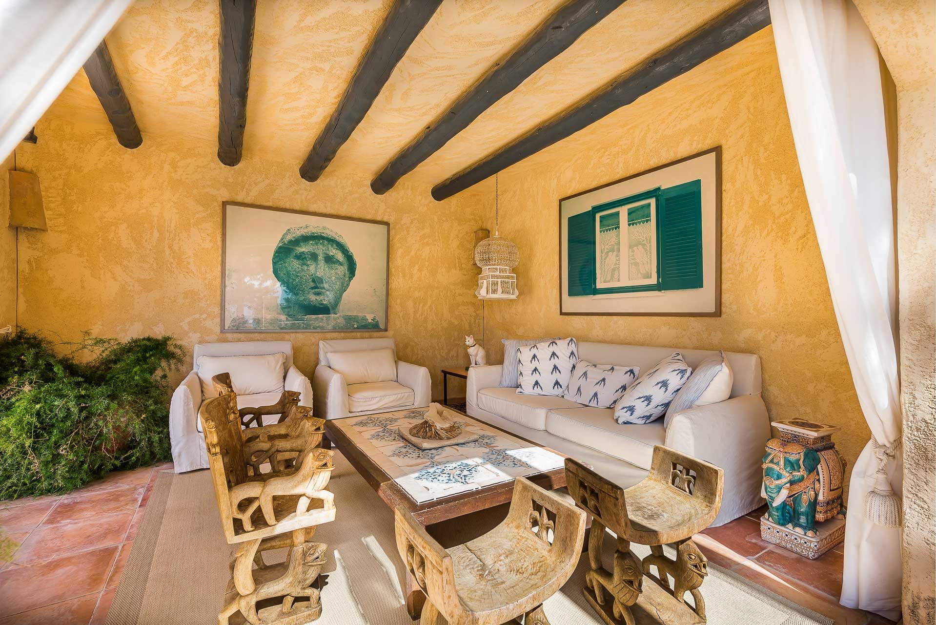Mediterrane Villa mit atemberaubendem Blick - Überdachter Terrassenbereich vom Gästeappartement