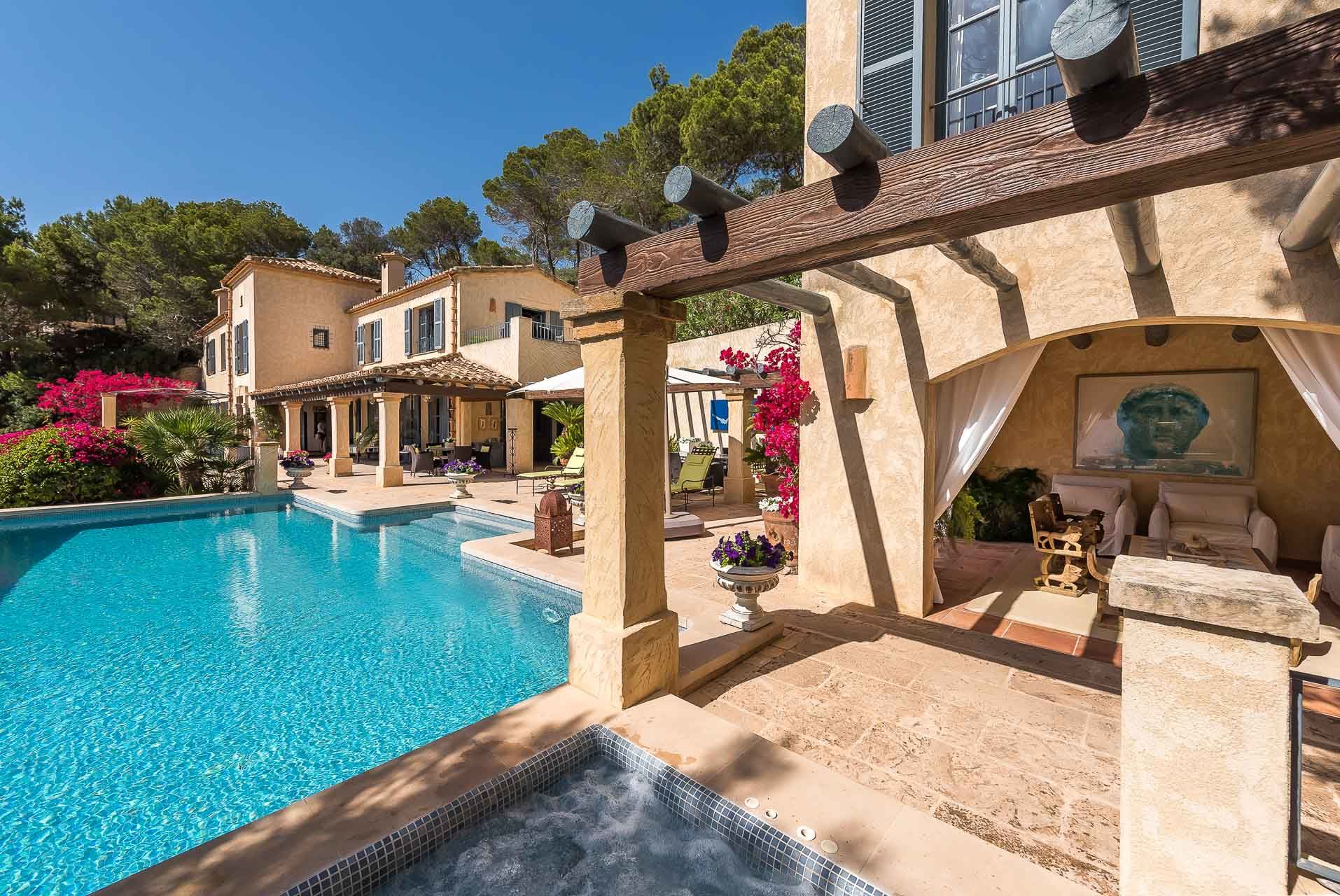 Mediterrane Villa mit atemberaubendem Blick - Mediterrane Villa mit Pool