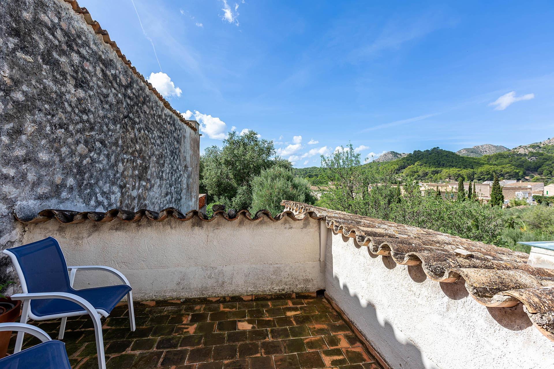 Mallorquinisches Dorfhaus in ruhiger Lage in S'Arraco - Offene Terrasse im 1. OG