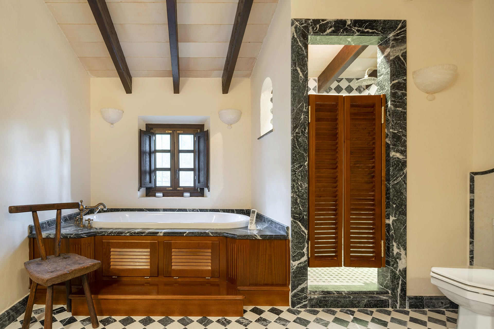 Traumhaftes Anwesen mit wunderschönem Panoramablick - Badezimmer en Suite 1