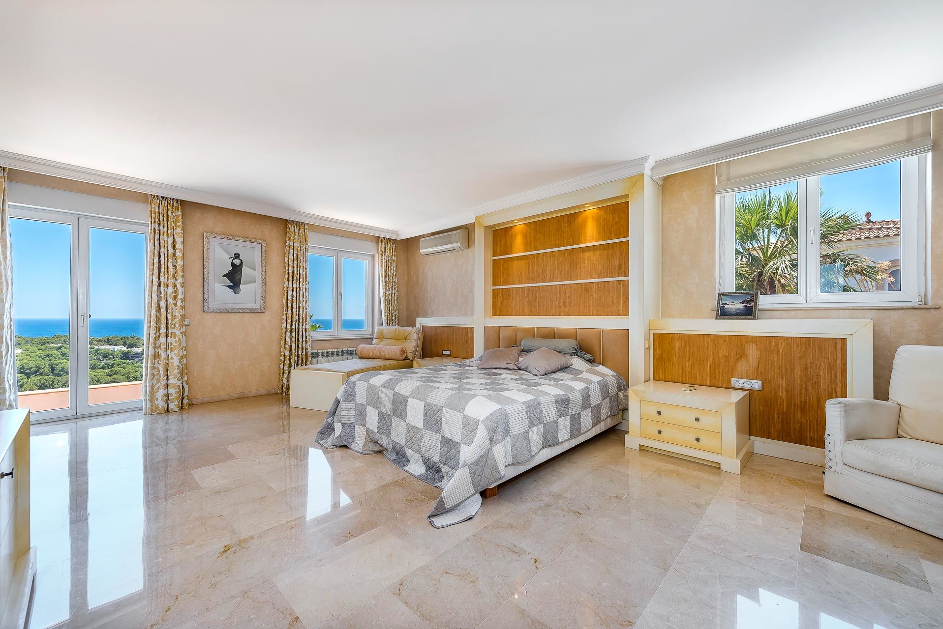 Villa mit wunderschönem Meerblick in Bendinat - Hauptschlafzimmer