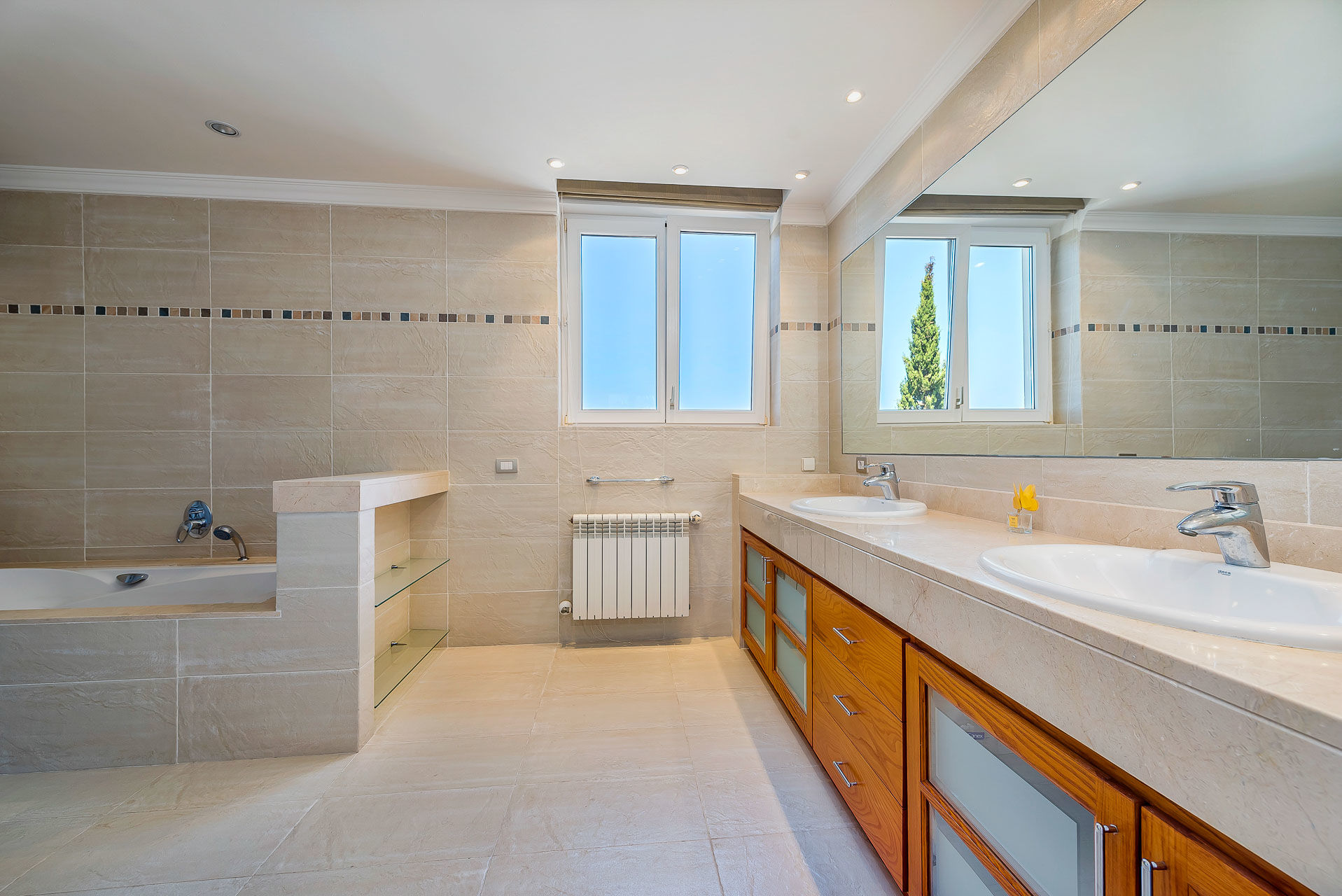 Villa mit wunderschönem Meerblick in Bendinat - Badezimmer Hauptschlafzimmer