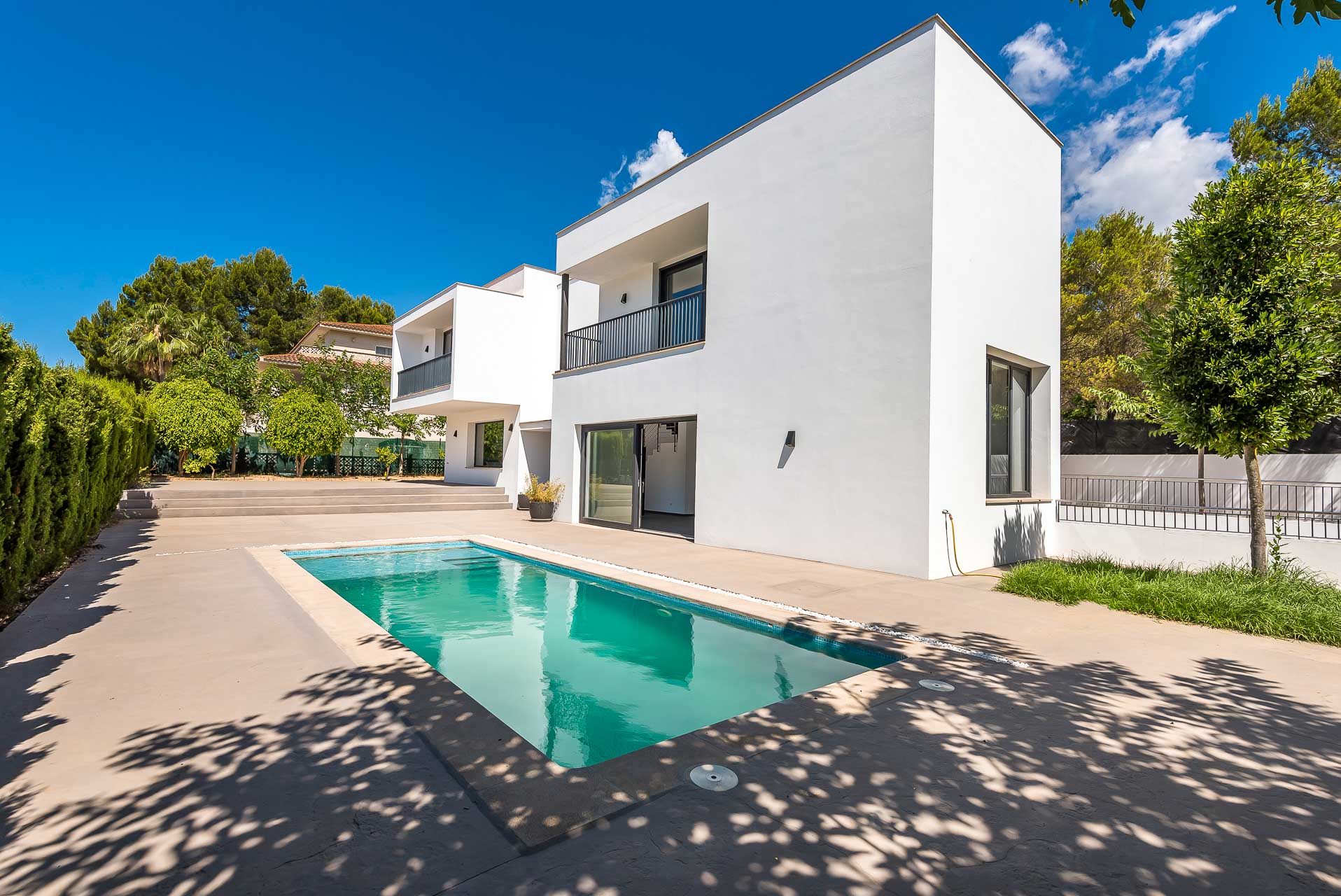 Moderne Familienvilla mit Pool in Costa de la Calma - Sonnenterrasse mit Salzwasserpool