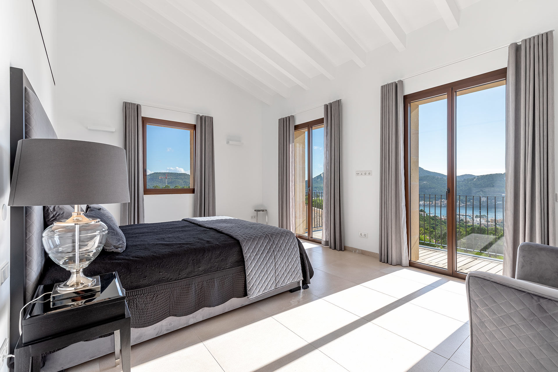 Unique luxurious property in prime location with sea view - Bedroom 2