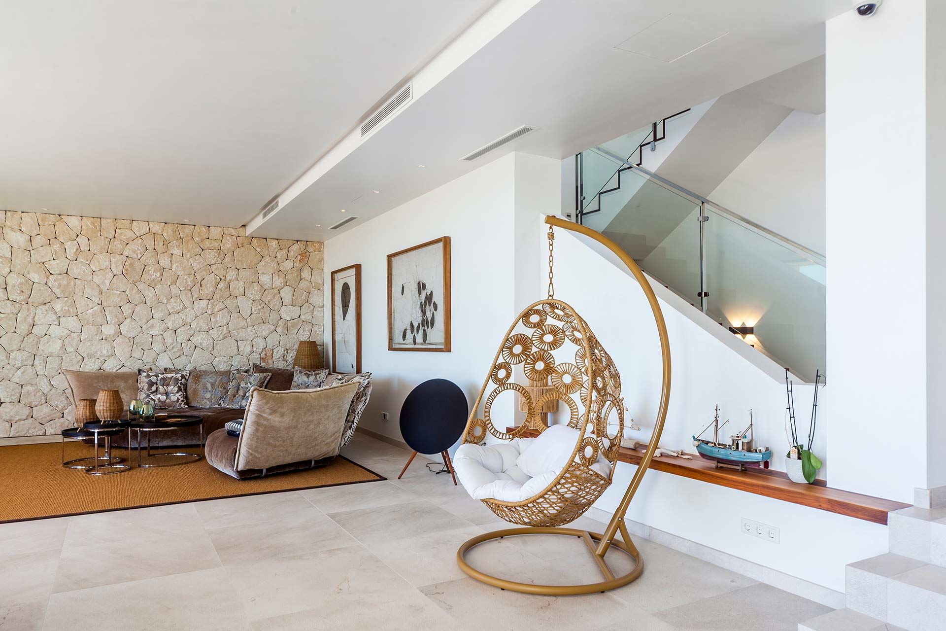 Kernsanierte Luxusvilla mit Meerblick in exklusiver Wohnlage in Bendinat - Treppenaufgang