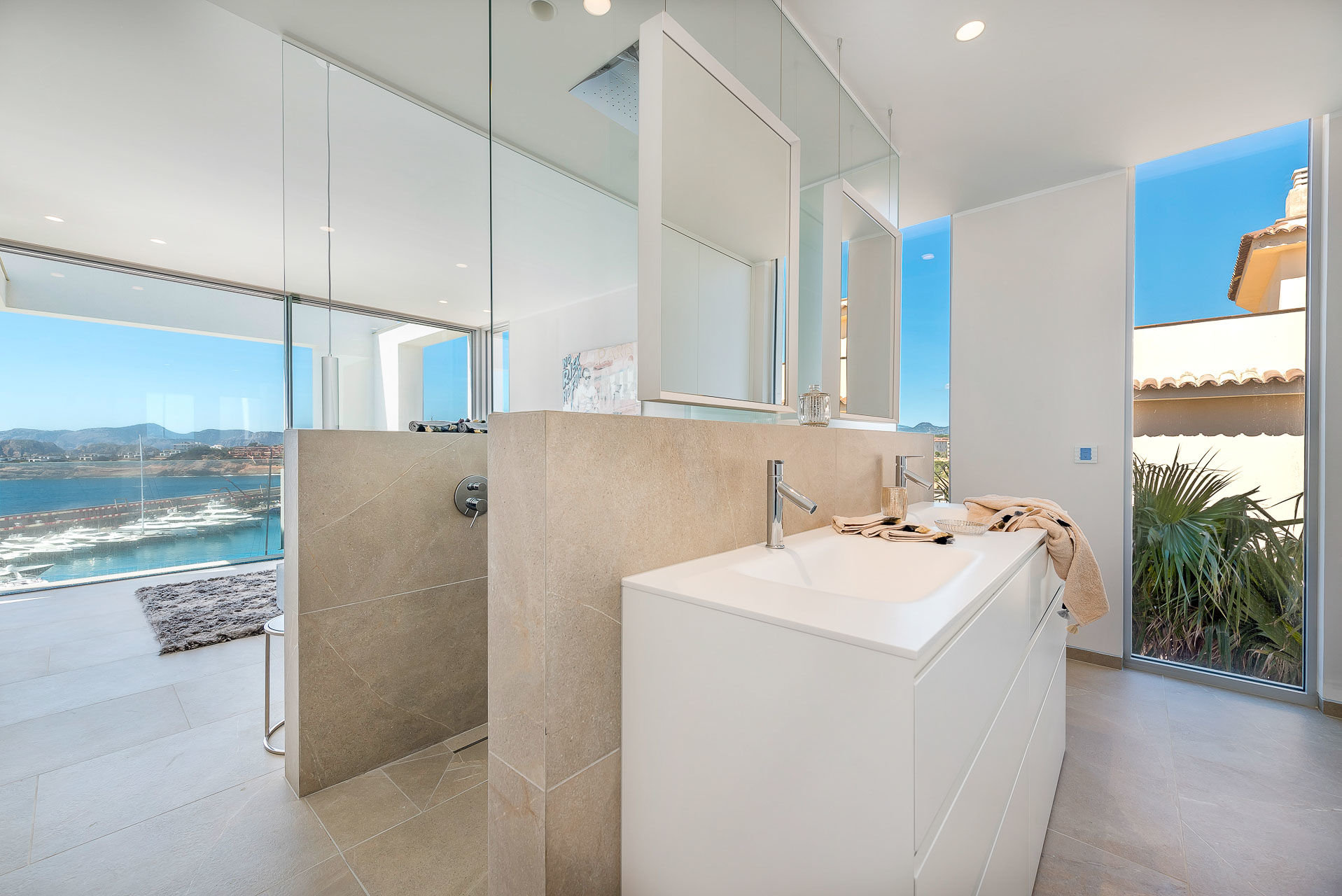 Luxurious new built front line villa - Bathroom 1