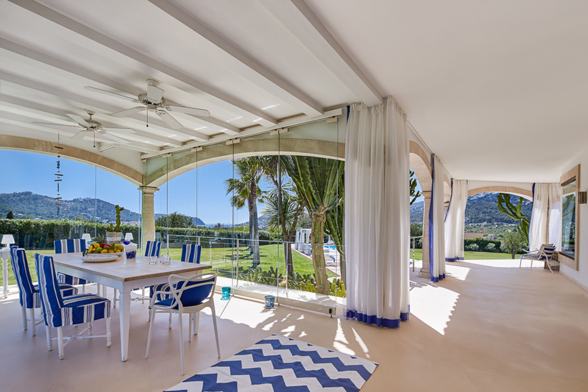 Fantastic finca with fantastic harbor views in Port Andratx - Covered, partially glazed terrace