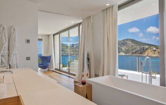 Moderne Villa der Extraklasse in erster Meereslinie - Badezimmer 2