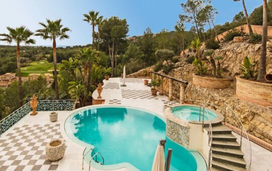 Fantastische Designer Villa am „Real Golf de Bendinat” - Poolterrasse mit Jacuzzi und Blick auf den Golf