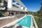 Luxusvilla auf Monport - Seitenansicht mit Blick auf den Pool