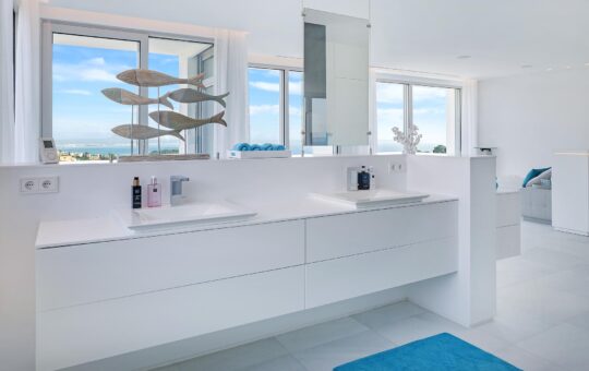 Traumhafte moderne Villa in Costa den Blanes - Modernes Badezimmer
