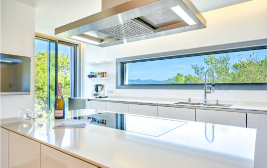Außergewöhnliche Villa mit fantastischem Meerblick - Küche mit Kochinsel