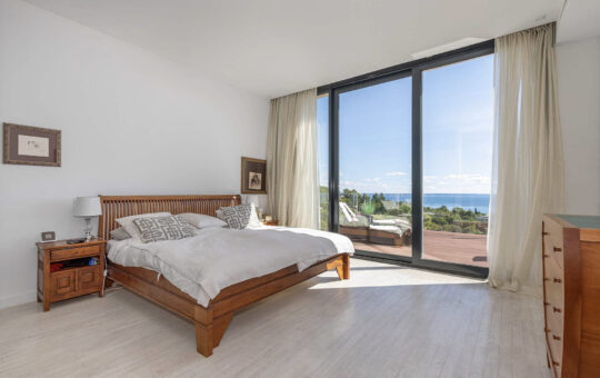 Moderne Villa mit Meerblick in Costa d’en Blanes - Hauptschlafzimmer in der dritten Etage