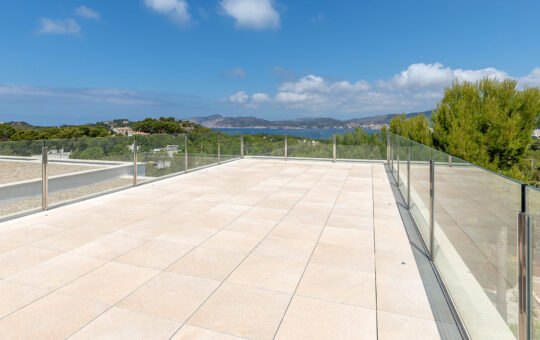 Neubauvilla der Extraklasse in Nova Santa Ponsa - Dachterrasse mit Meerblick