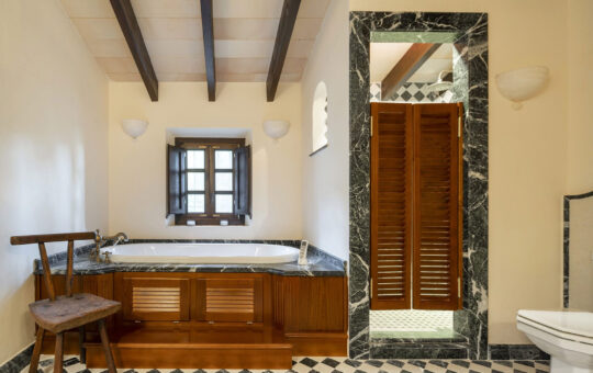 Traumhaftes Anwesen mit wunderschönem Panoramablick - Badezimmer en Suite 1