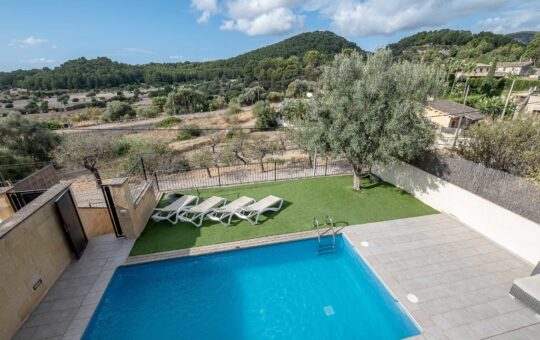 Wunderschöne Familienvilla in dem ruhigen Dorf Es Capdellà mit Ferienvermietungslizenz - Aussicht auf den Pool und die Berge