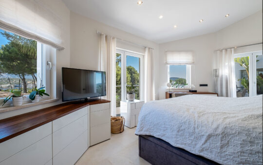 Moderne Luxusvilla in ruhiger Lage in Nova Santa Ponsa - Schlafzimmer 1