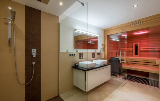 Moderne Luxusvilla in ruhiger Lage in Nova Santa Ponsa - Badezimmer 2 mit Sauna