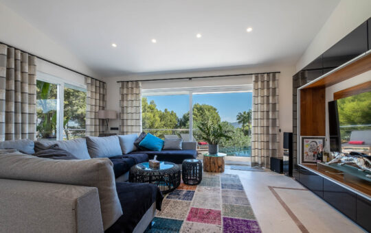 Moderne Luxusvilla in ruhiger Lage in Nova Santa Ponsa - Wohnbereich