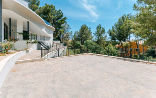 Stunning modern style villa with sea views - Open terrace on the lower level