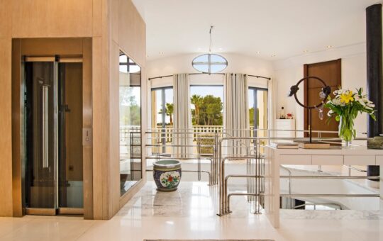 Fantastic designer Villa by the „Real Golf de Bendinat” - Gallery on the upper floor