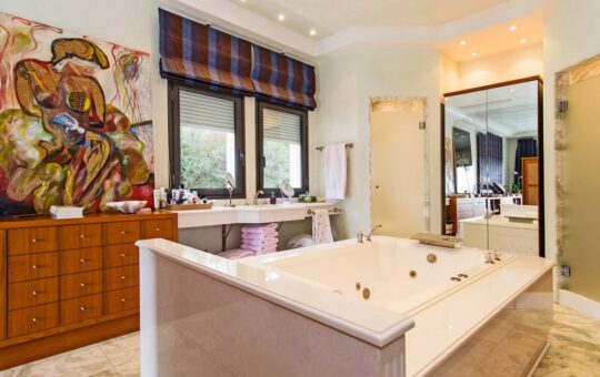 Fantastic designer Villa by the „Real Golf de Bendinat” - Luxurious bathroom