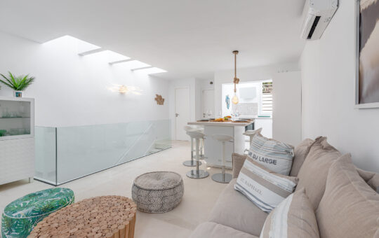 Refurbished terraced house near the beach - Open space concept